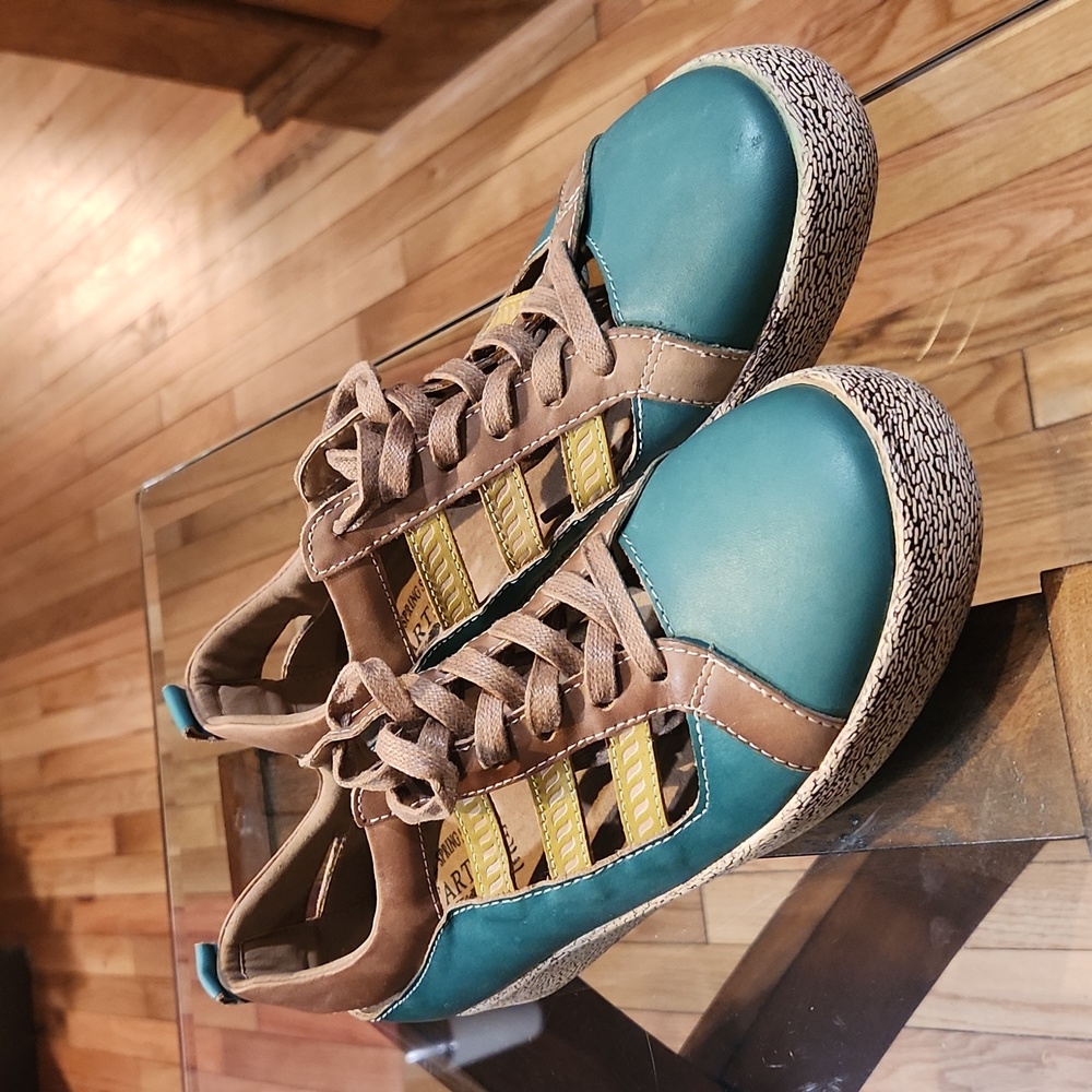 Green/Tan Spring Step L'artiste
